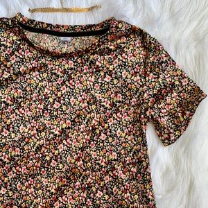 ✨ ALL ITEMS $5 ✨ Old Navy Velvet Floral Top